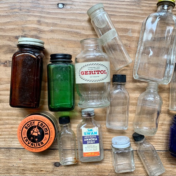 18-Piece Vintage Apothecary Bottle Set - Picture 2 of 5